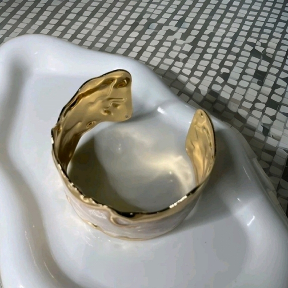 Vintage Estate Enamel Abstract Design Brutalist Gold Cuff Bracelet - Picture 11 of 16